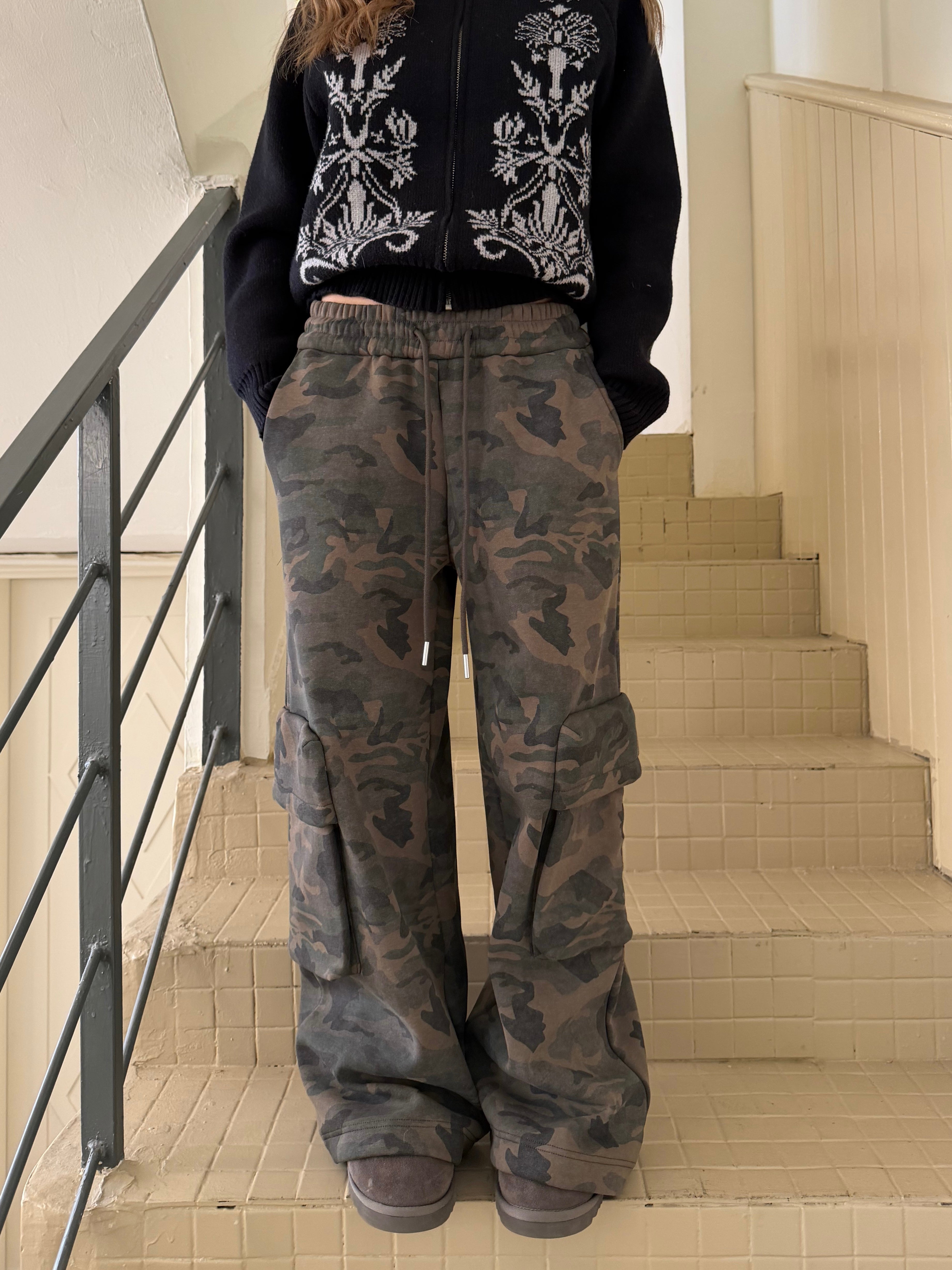CCYE FLEECE-LINED STRAIGHT CAMO SWEATPANTS