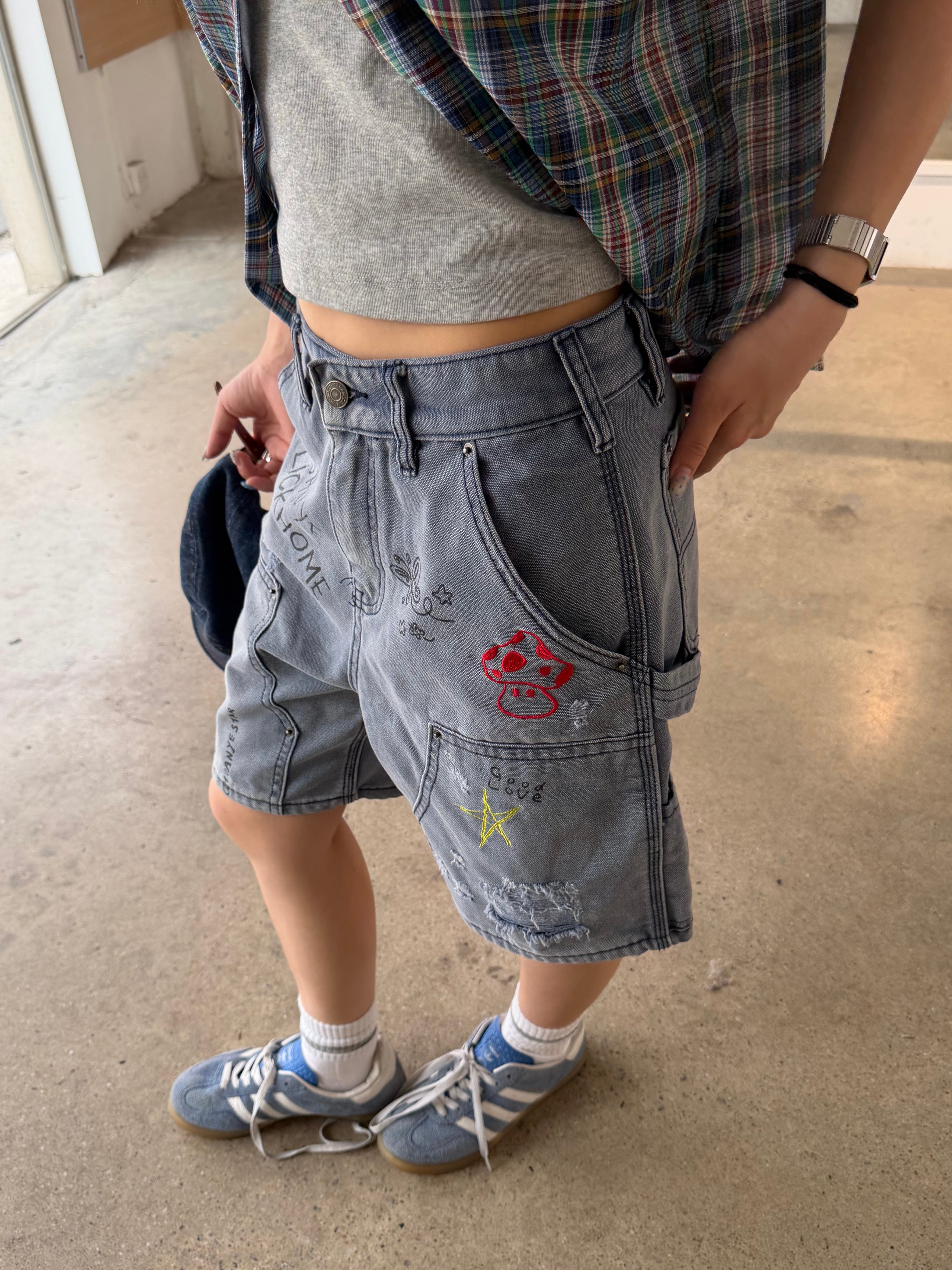 CCYE ORIGINAL EMBROIDERED PRINTED DISTRESSED DENIM FIVE-POINT SHORTS