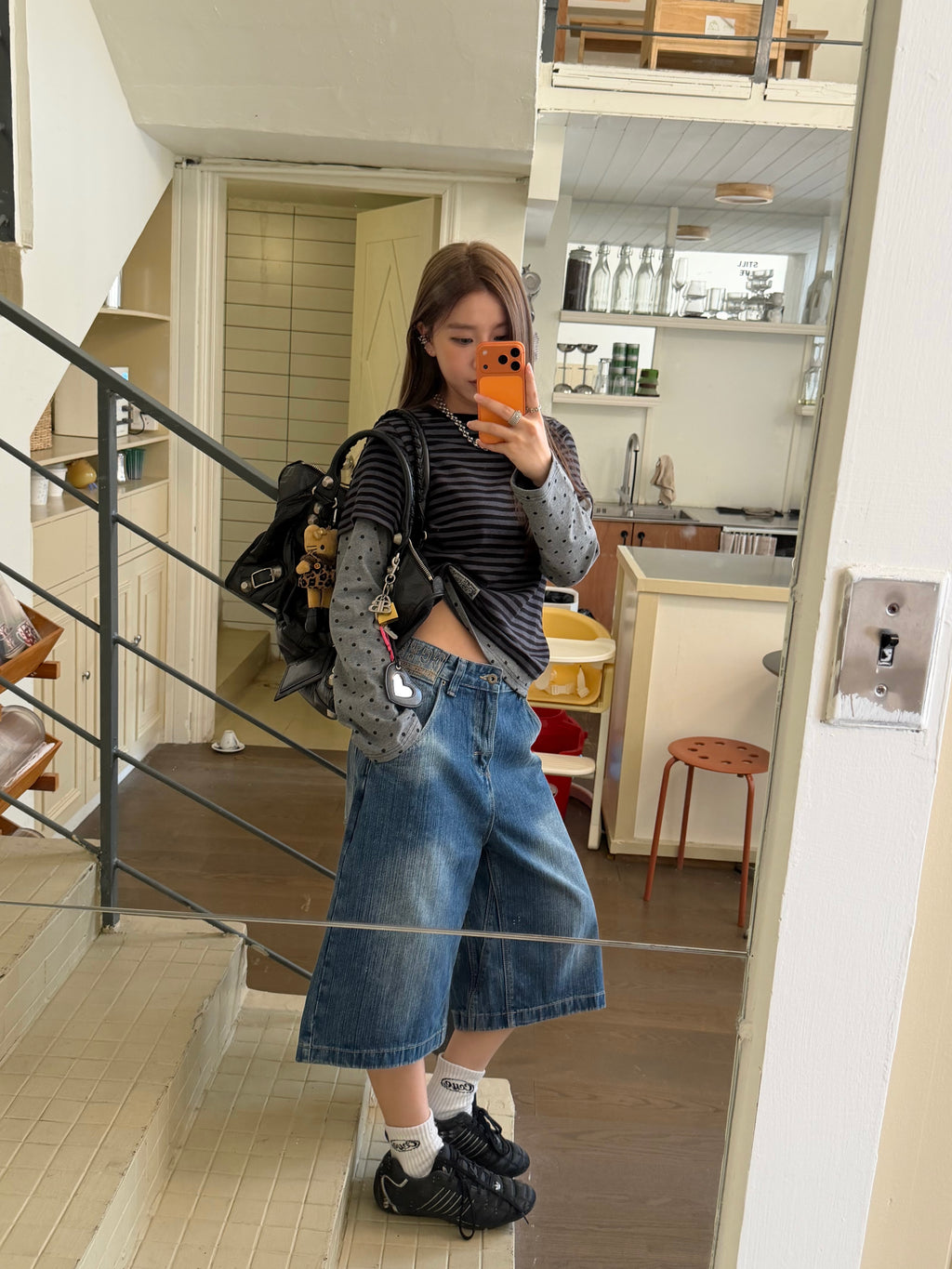 CCYE WASHED DISTRESSED CAPRI JEANS